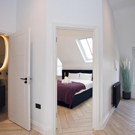 Ultra Stylish Apt Set In An Affluent Location Poole Exterior foto