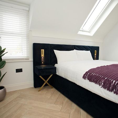 Ultra Stylish Apt Set In An Affluent Location Poole Exterior foto