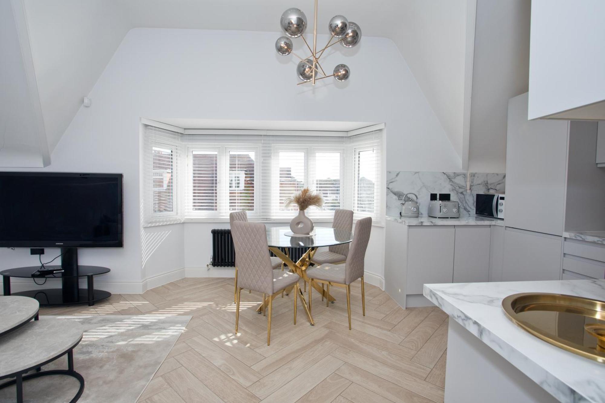 Ultra Stylish Apt Set In An Affluent Location Poole Exterior foto