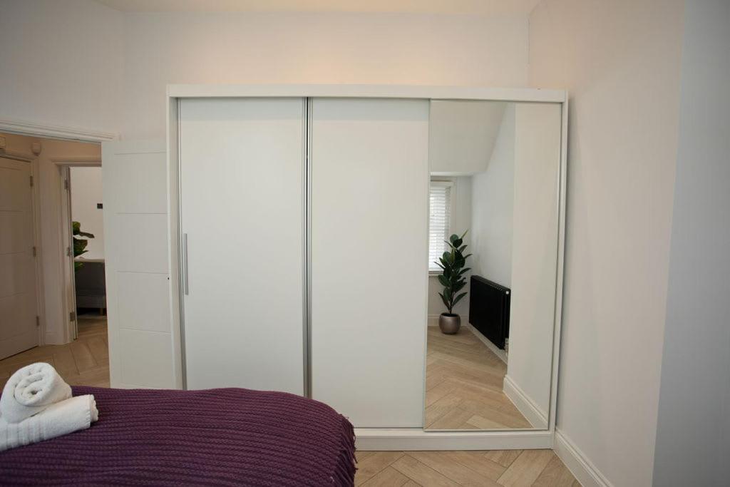 Ultra Stylish Apt Set In An Affluent Location Poole Exterior foto