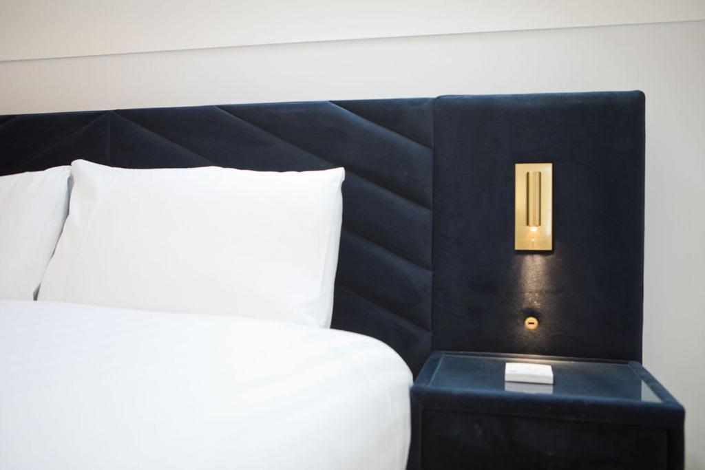Ultra Stylish Apt Set In An Affluent Location Poole Exterior foto