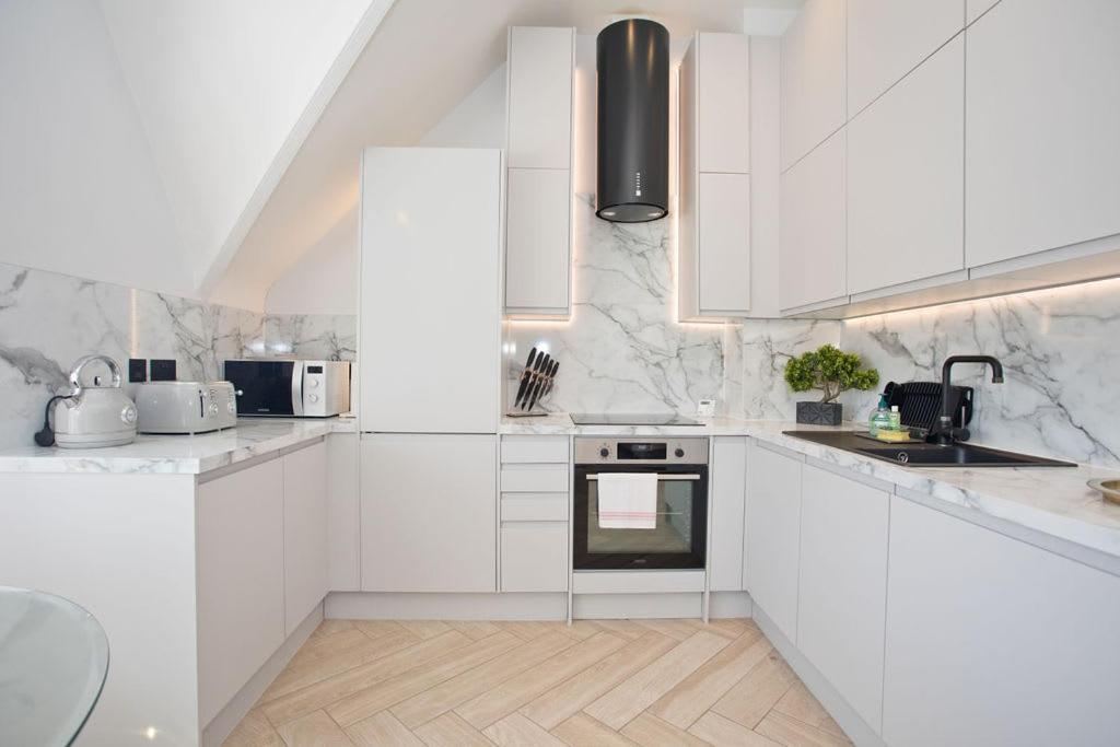 Ultra Stylish Apt Set In An Affluent Location Poole Exterior foto