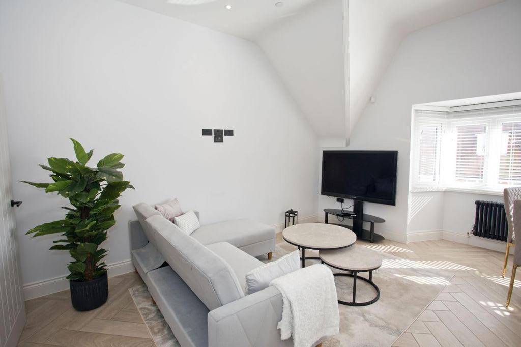 Ultra Stylish Apt Set In An Affluent Location Poole Exterior foto
