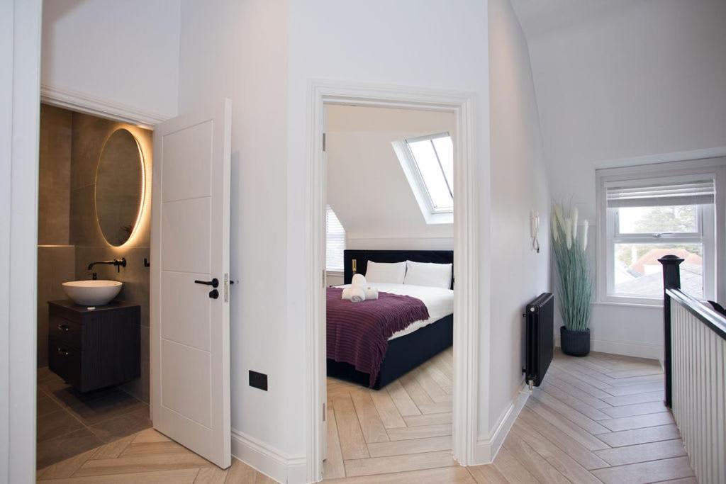 Ultra Stylish Apt Set In An Affluent Location Poole Exterior foto