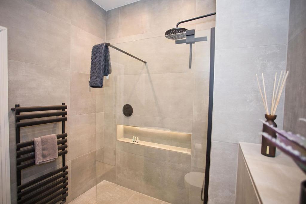 Ultra Stylish Apt Set In An Affluent Location Poole Exterior foto